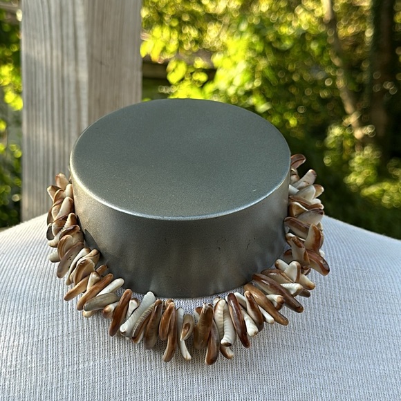 Vintage Signed Designer "Les Bernard Inc" Brown Shell Necklace - Picture 7 of 9